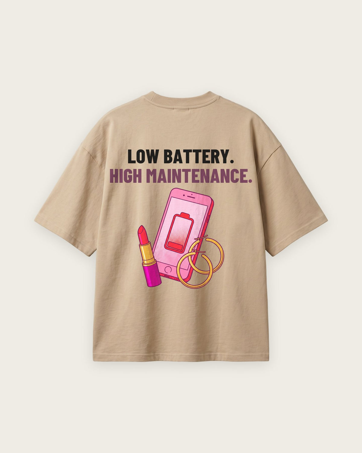 Camiseta “Low Battery, High Maintenance” — Areia — oversized