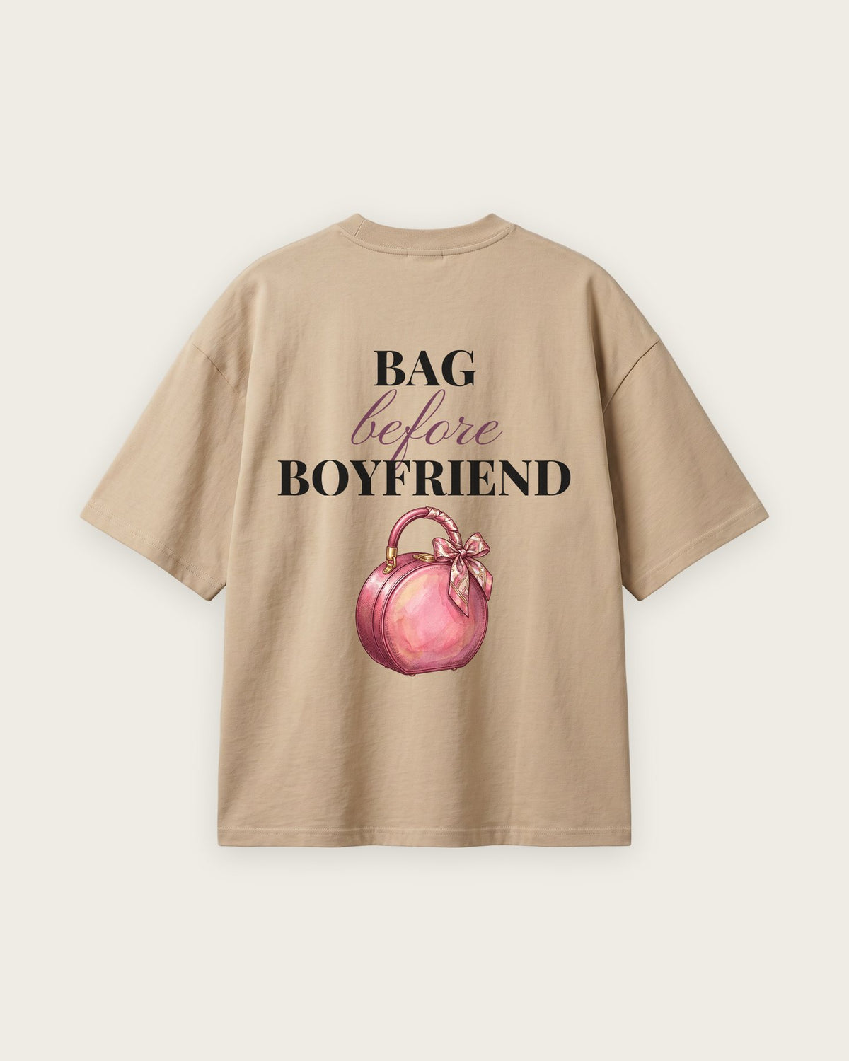 Camiseta Oversized “Bag Before Boyfriend” — Areia