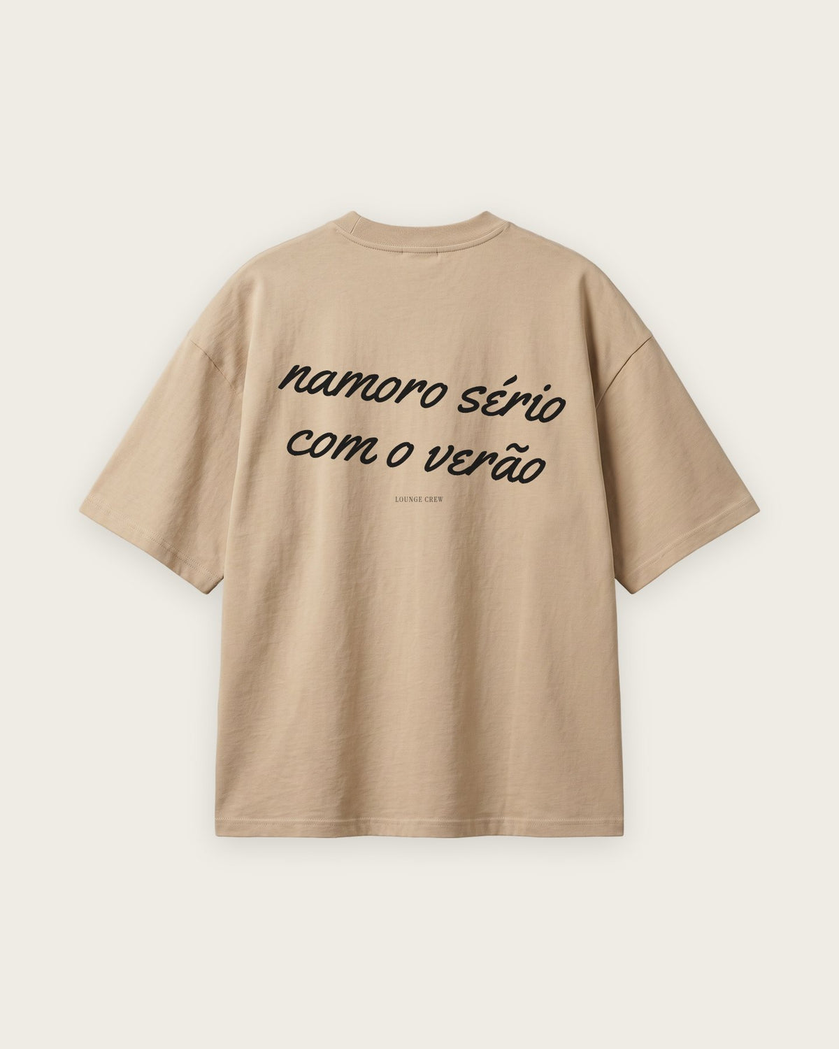 Camiseta Oversized “Namoro Sério com o Verão” — Areia