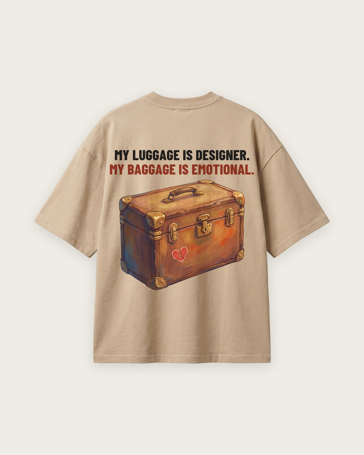 Camiseta “Designer Luggage, Emotional Baggage” — Areia — oversized