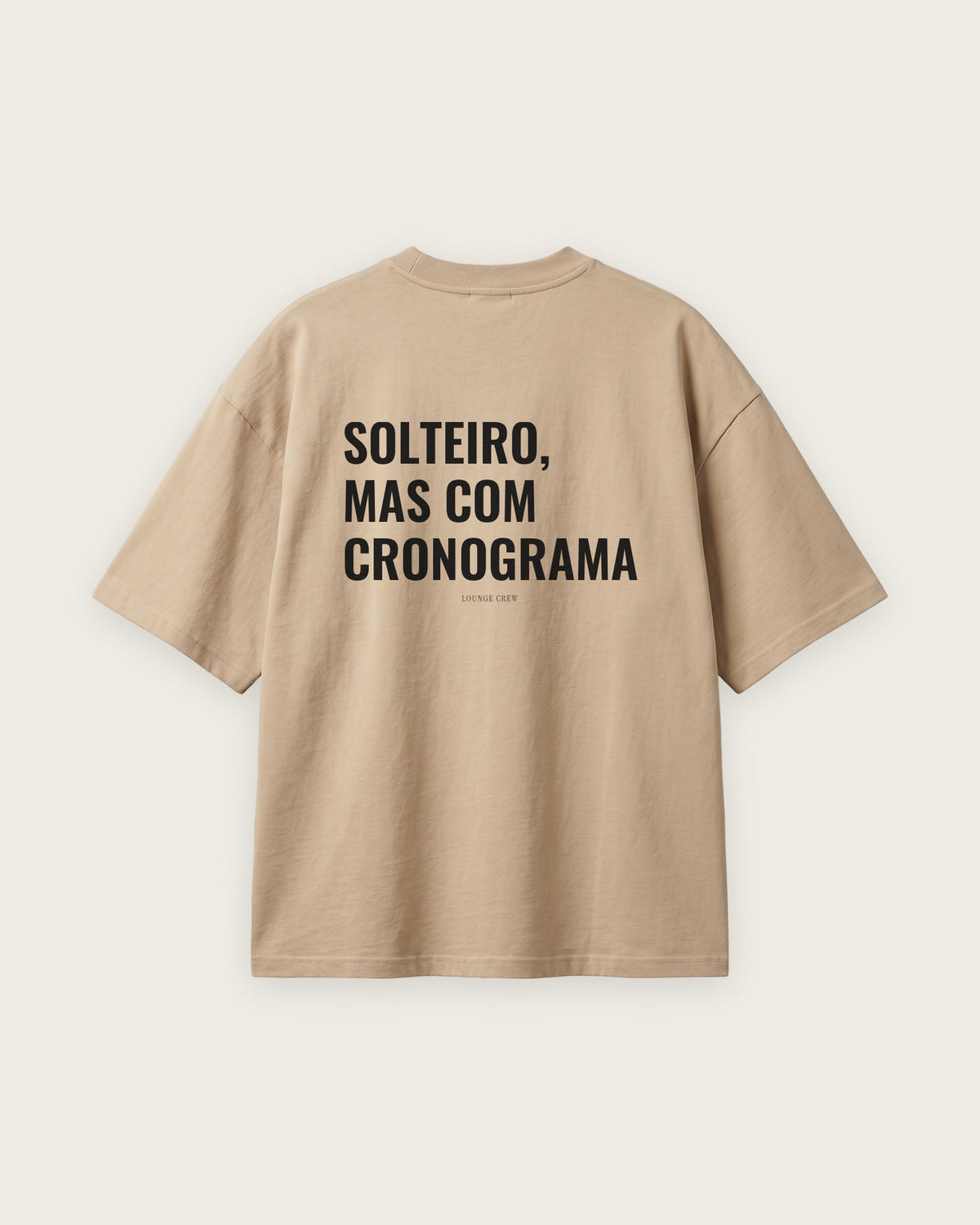 Camiseta Oversized “Solteiro, Mas com Cronograma” — Areia