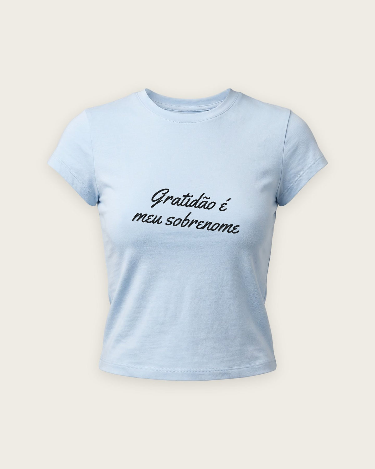 Baby Tee “Gratidão é Meu Sobrenome” — Azul Bebê