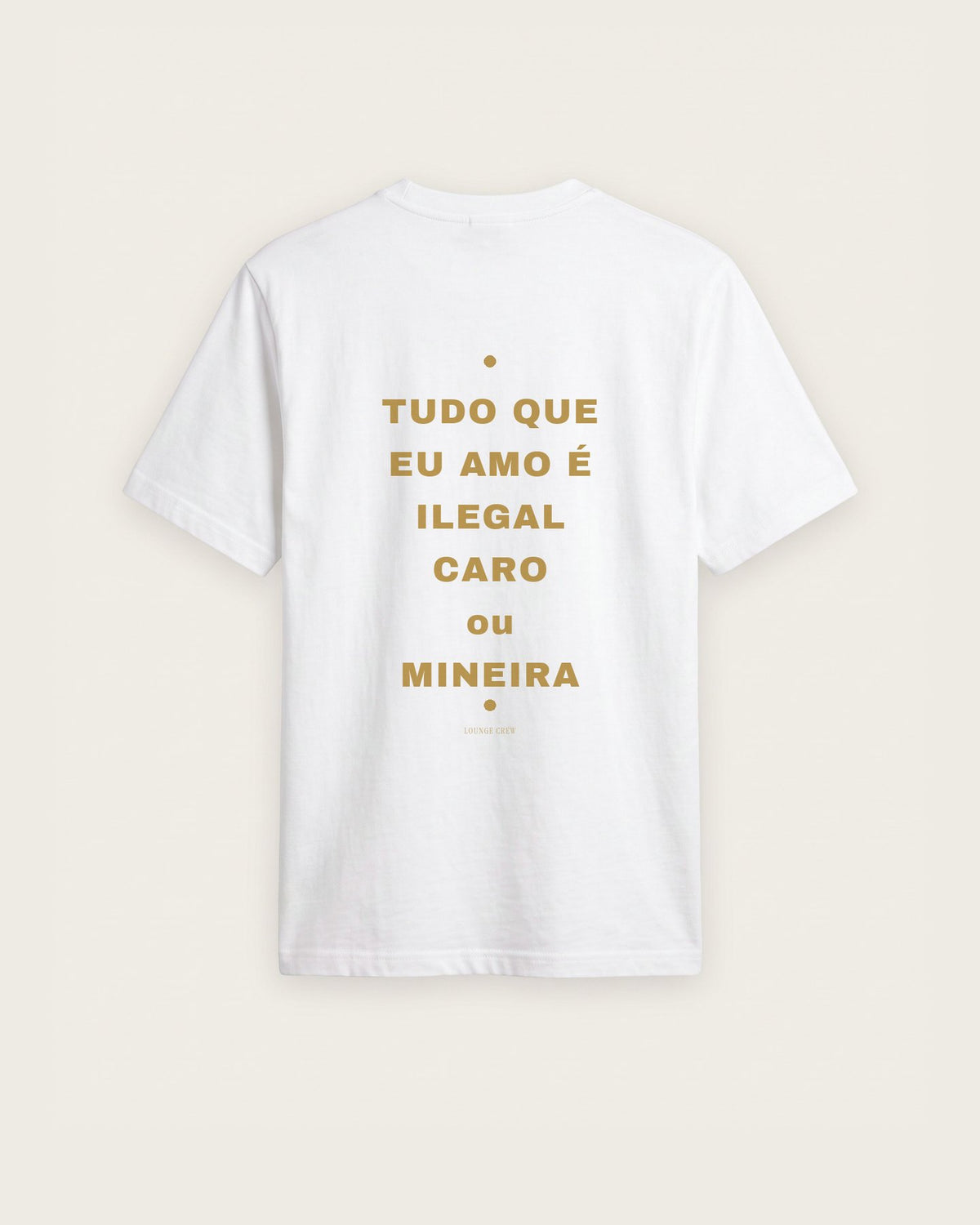 Camiseta “Tudo que Eu Amo é Ilegal, Caro ou Mineira” — Branco — regular