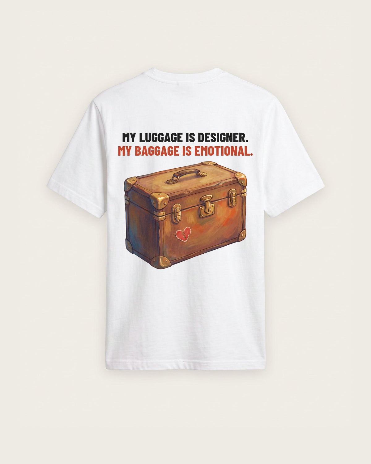 Camiseta “Designer Luggage, Emotional Baggage” — Branco — regular
