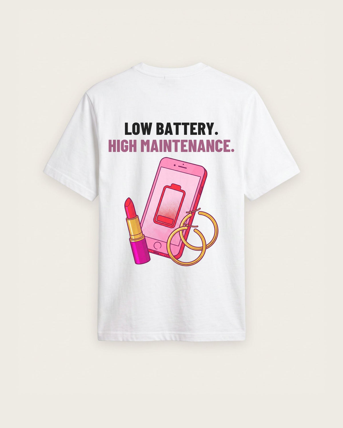Camiseta “Low Battery, High Maintenance” — Branco — regular