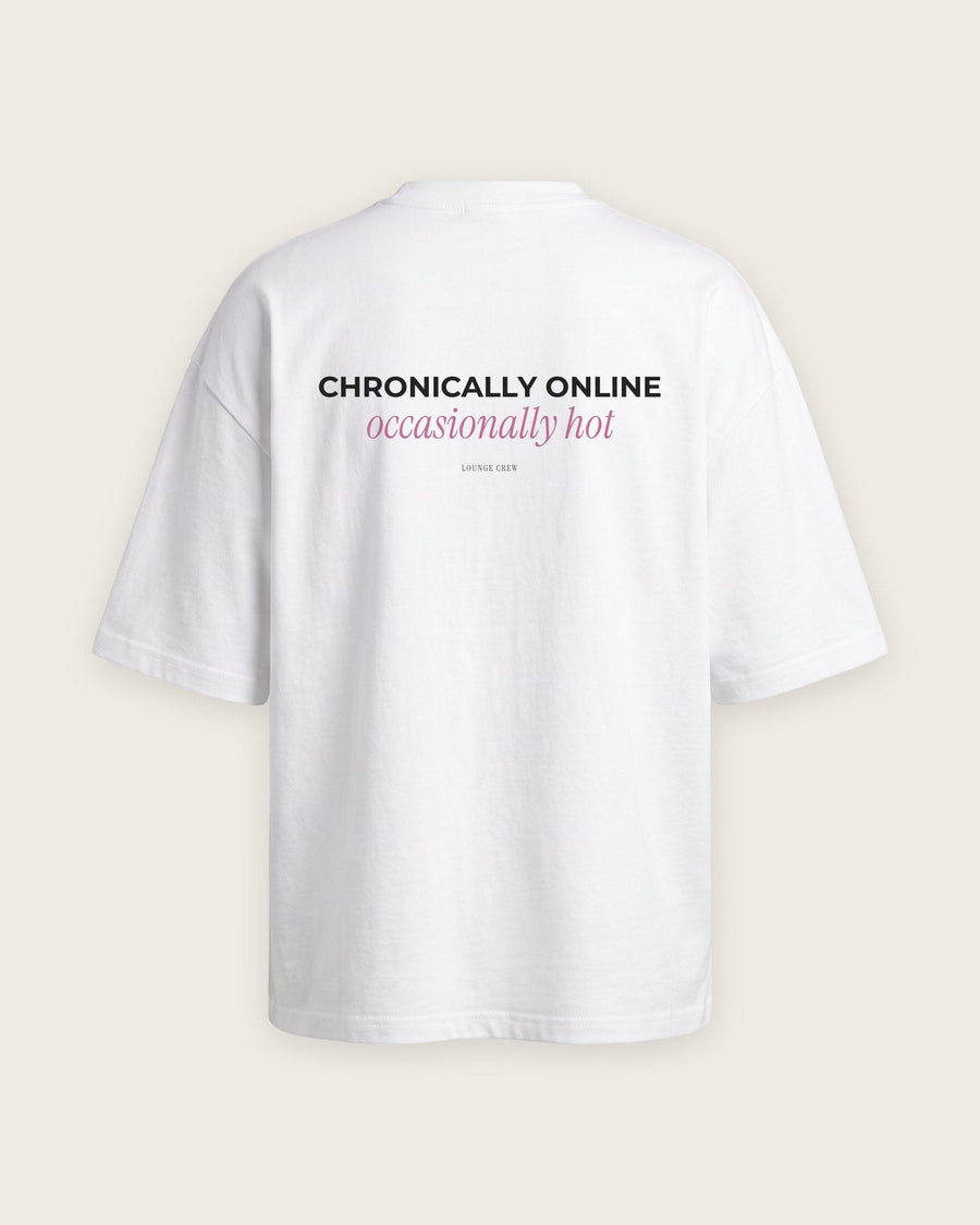 Camiseta Oversized “Chronically Online, Occasionally Hot”