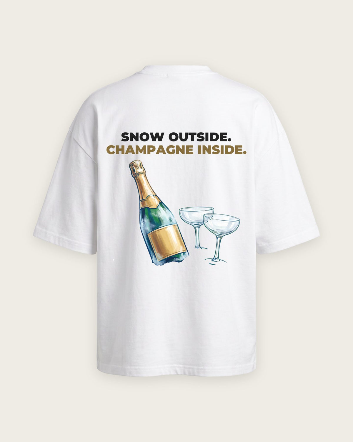 Camiseta Oversized “Snow Outside, Champagne Inside” — Branco