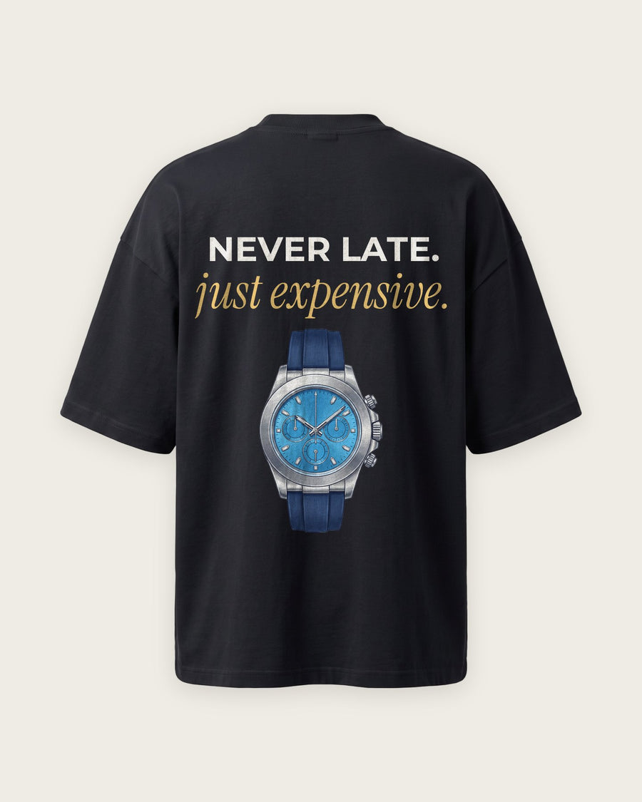 Camiseta Oversized “Never Late, Just Expensive”