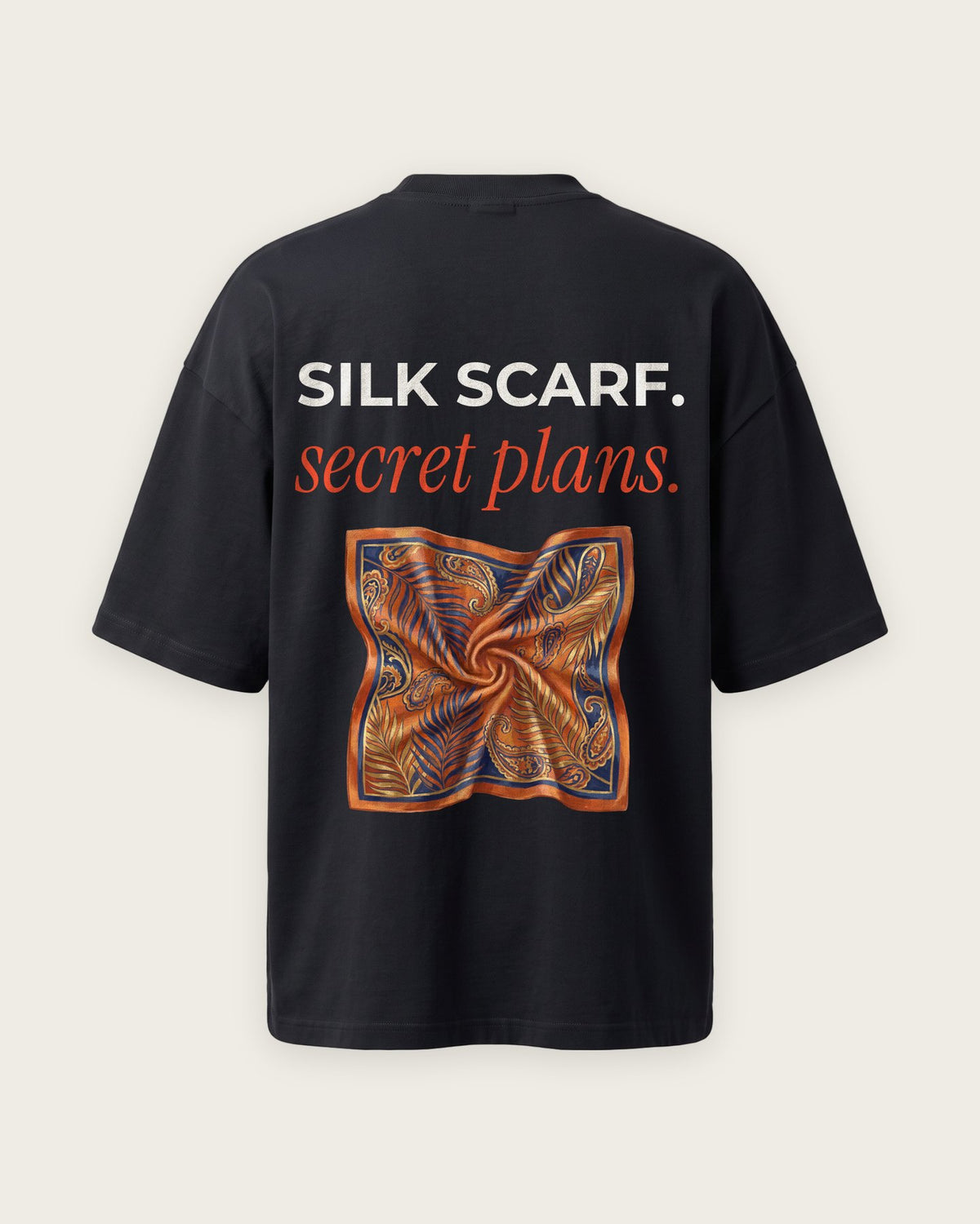 Camiseta Oversized “Silk Scarf, Secret Plans” — Preto