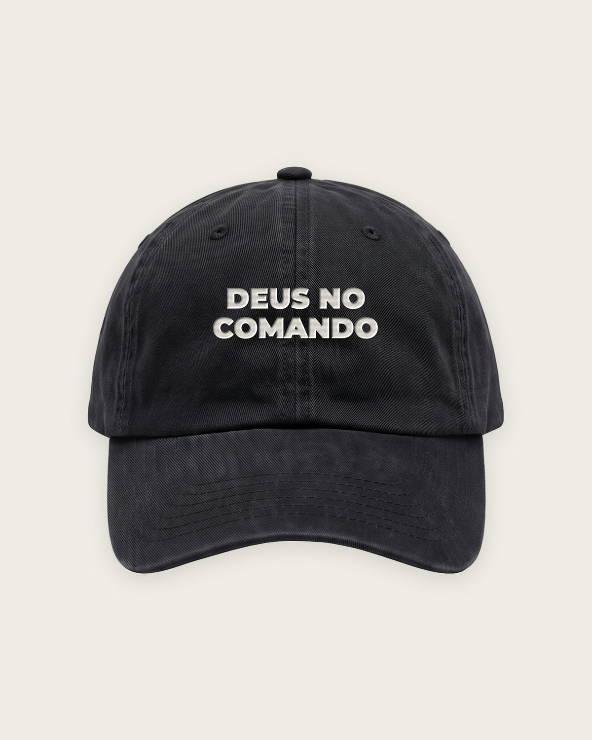 Boné Dad Hat “Deus no Comando” — Preto