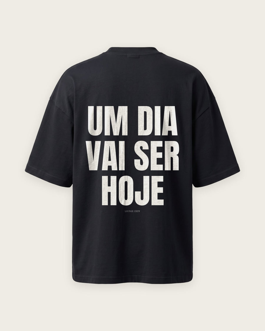 Camiseta Oversized “Um Dia Vai Ser Hoje”