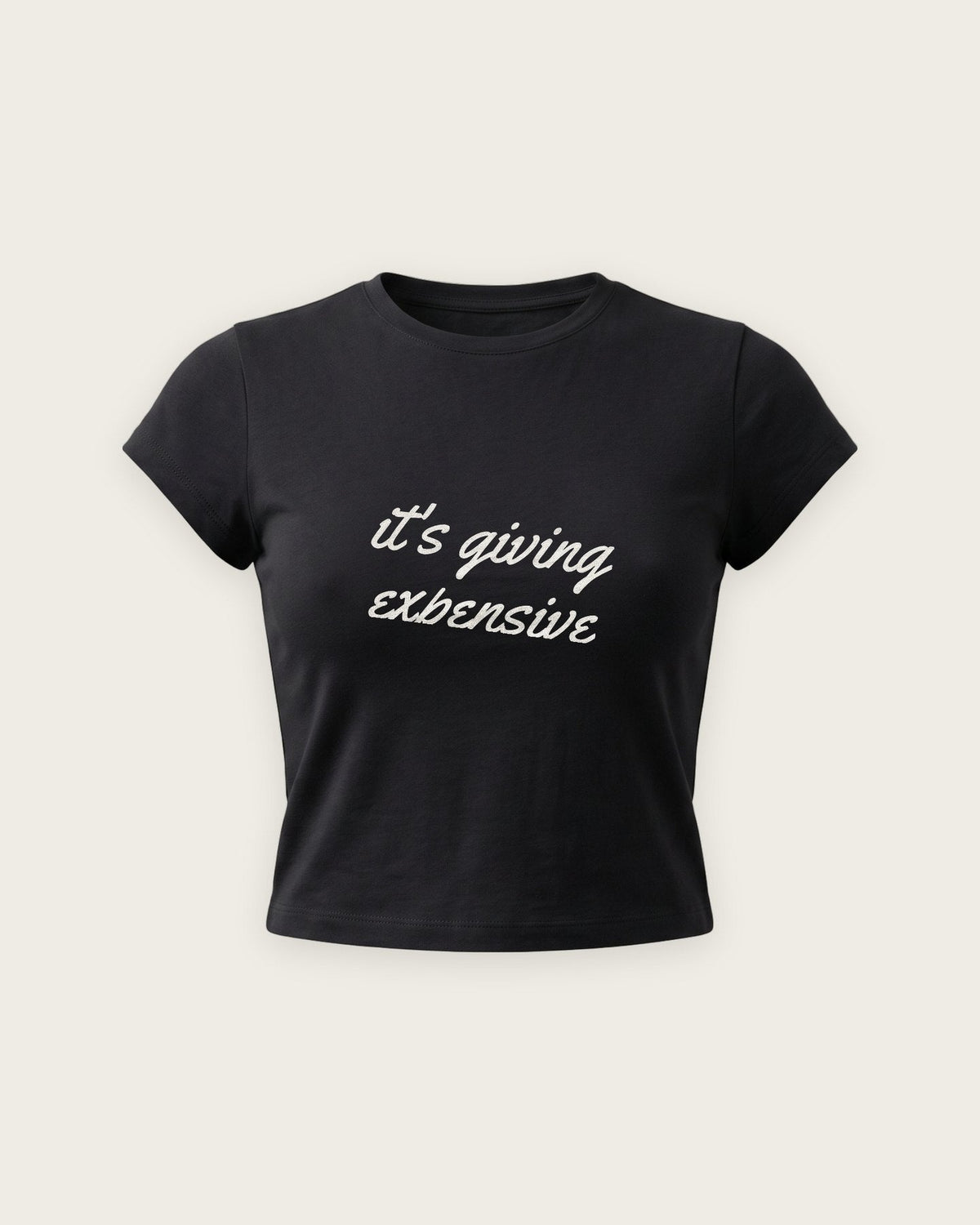 Baby Tee “It's Giving Expensive” — Preto
