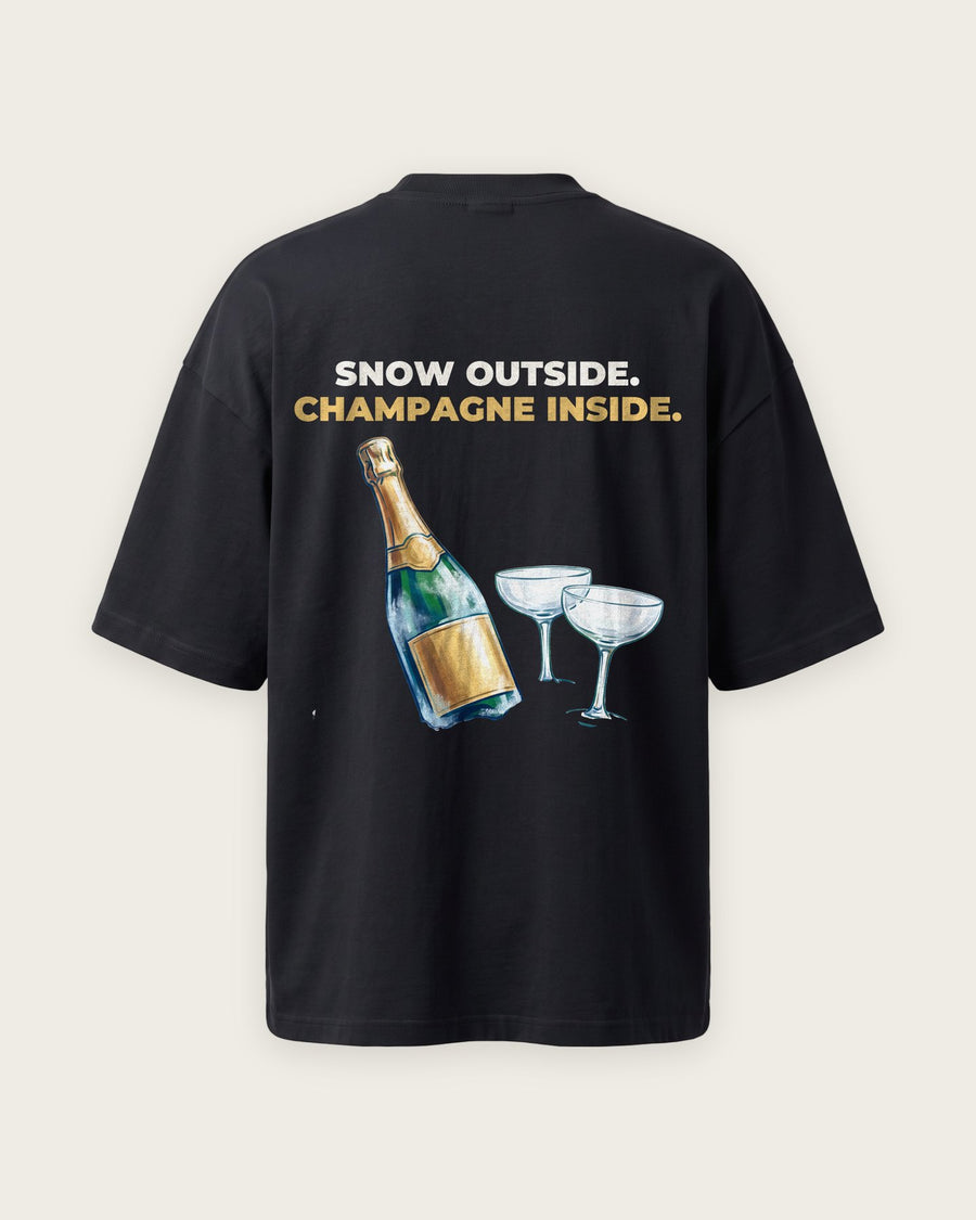 Camiseta Oversized “Snow Outside, Champagne Inside”