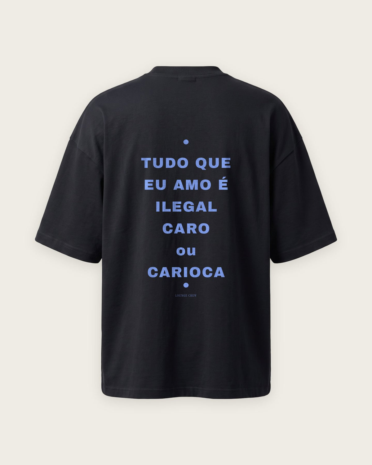 Camiseta Oversized “Tudo que Eu Amo é Ilegal, Caro ou Carioca” — Preto