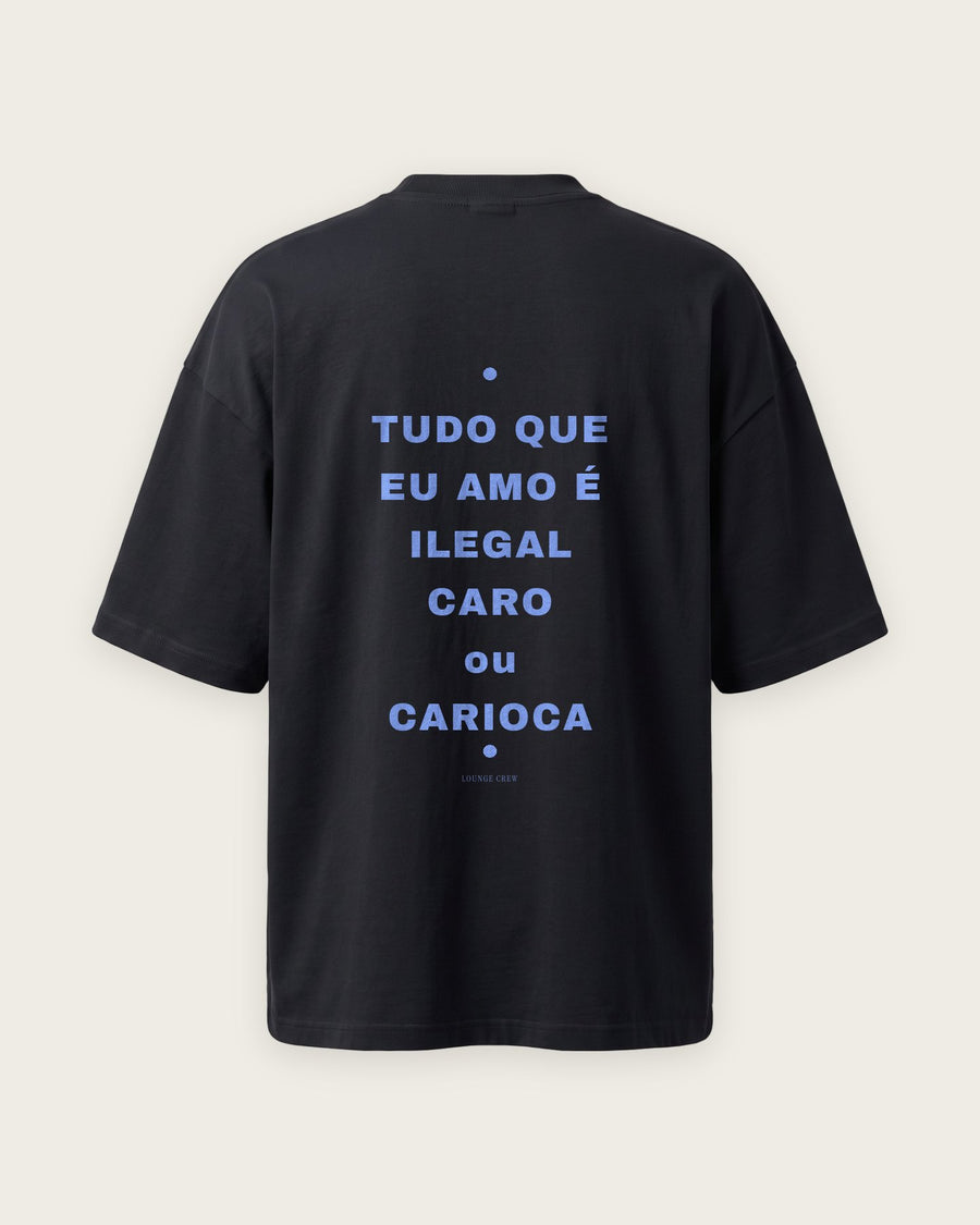 Camiseta Oversized “Tudo que Eu Amo é Ilegal, Caro ou Carioca”
