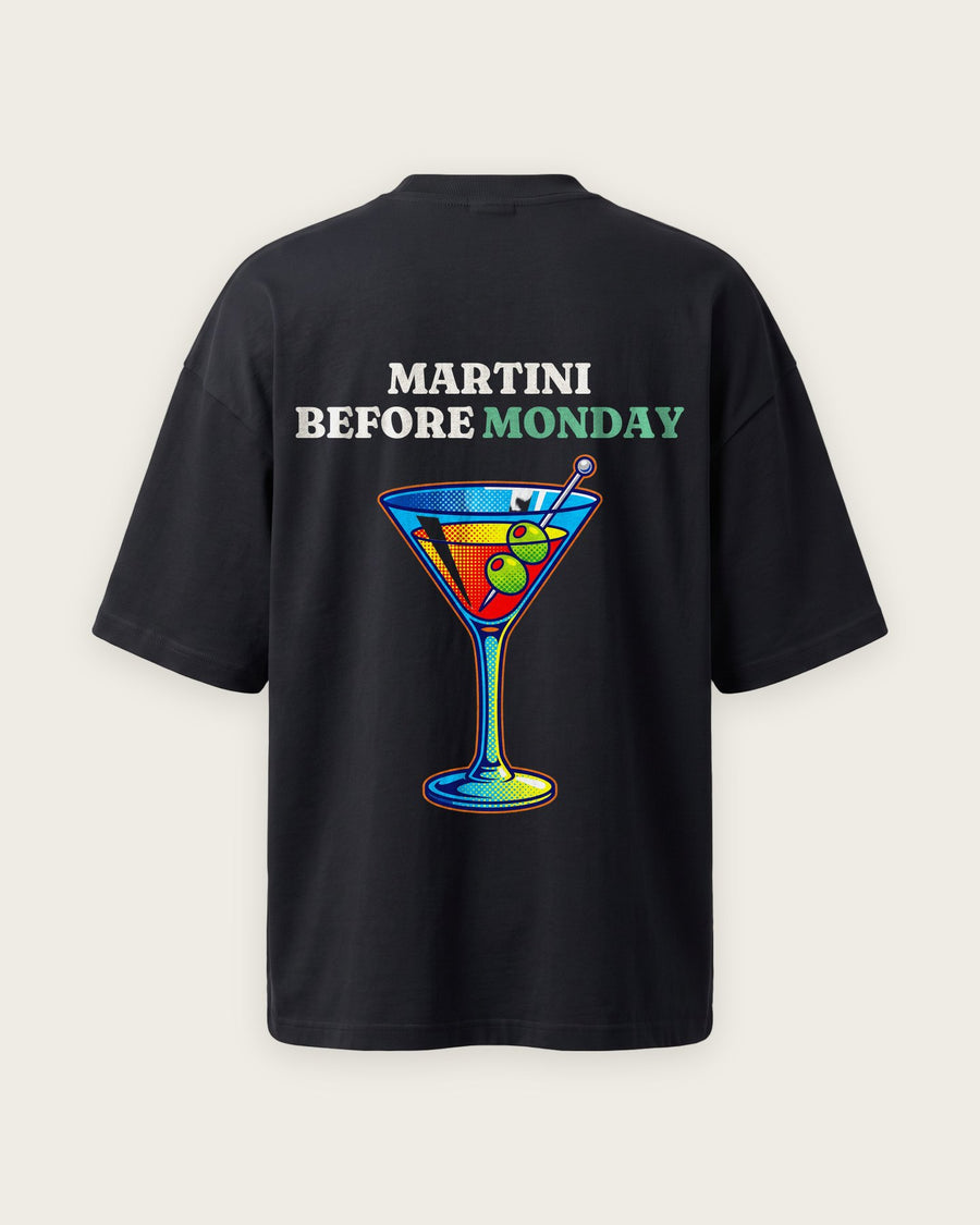 Camiseta Oversized “Martini Before Monday”