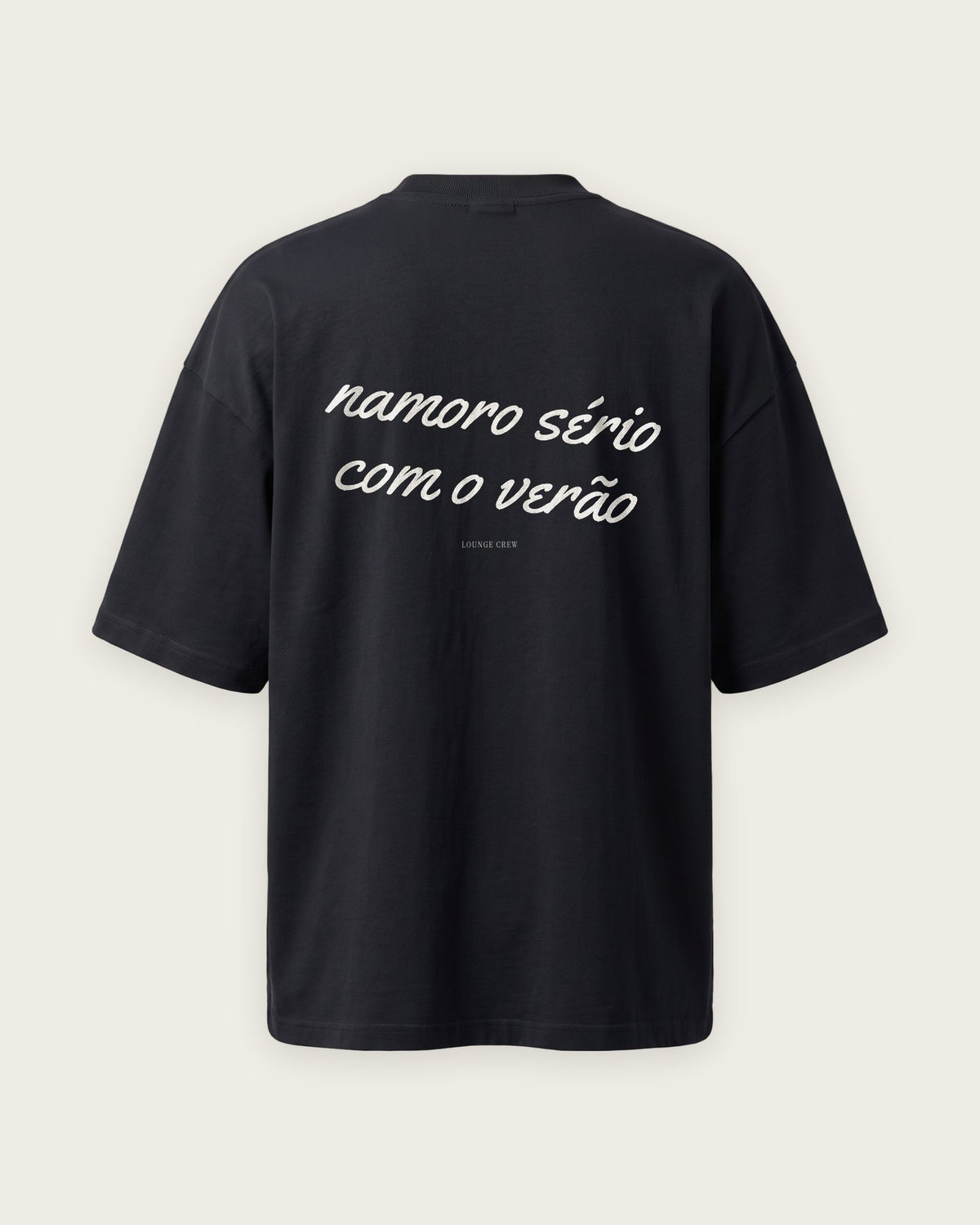 Camiseta Oversized “Namoro Sério com o Verão” — Preto