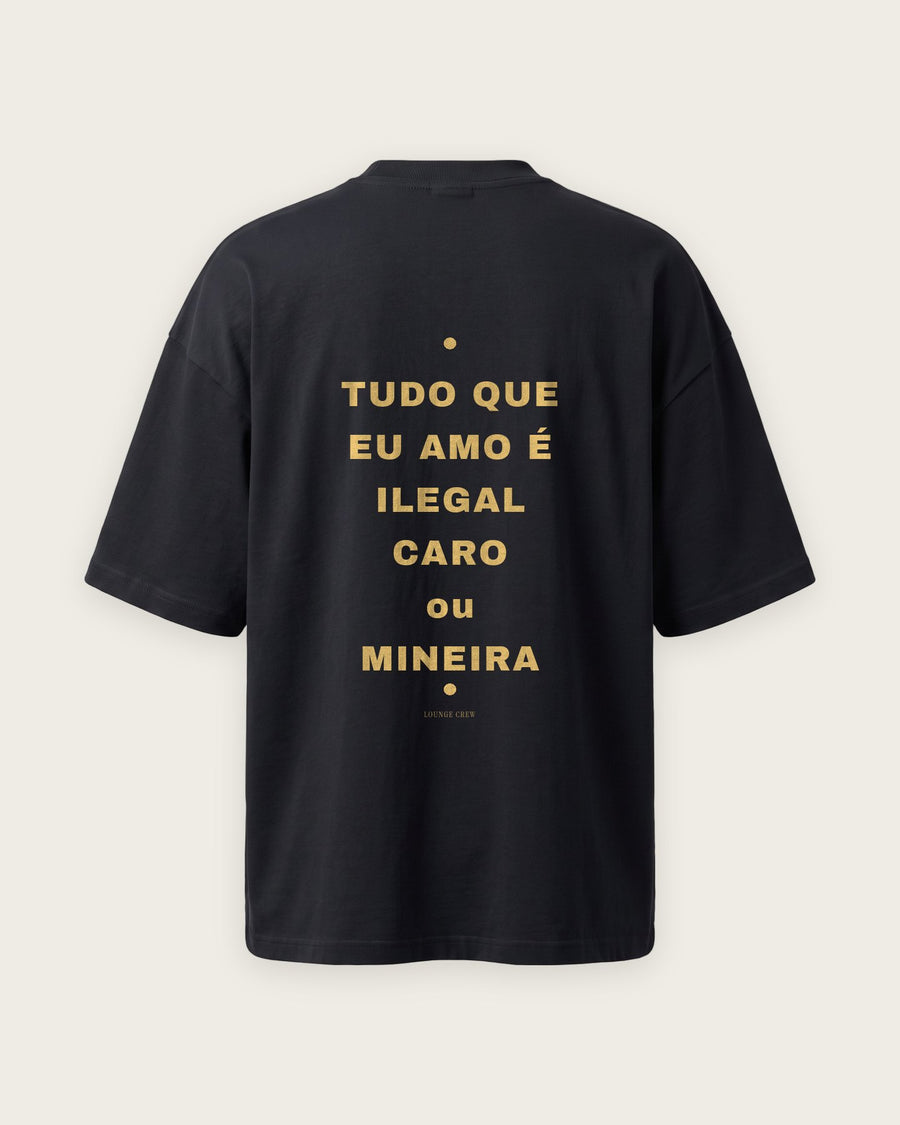 Camiseta Oversized “Tudo que Eu Amo é Ilegal, Caro ou Mineira”
