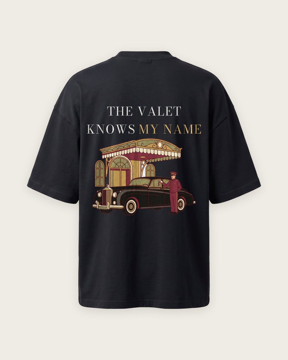 Camiseta Oversized “The Valet Knows My Name” — Preto
