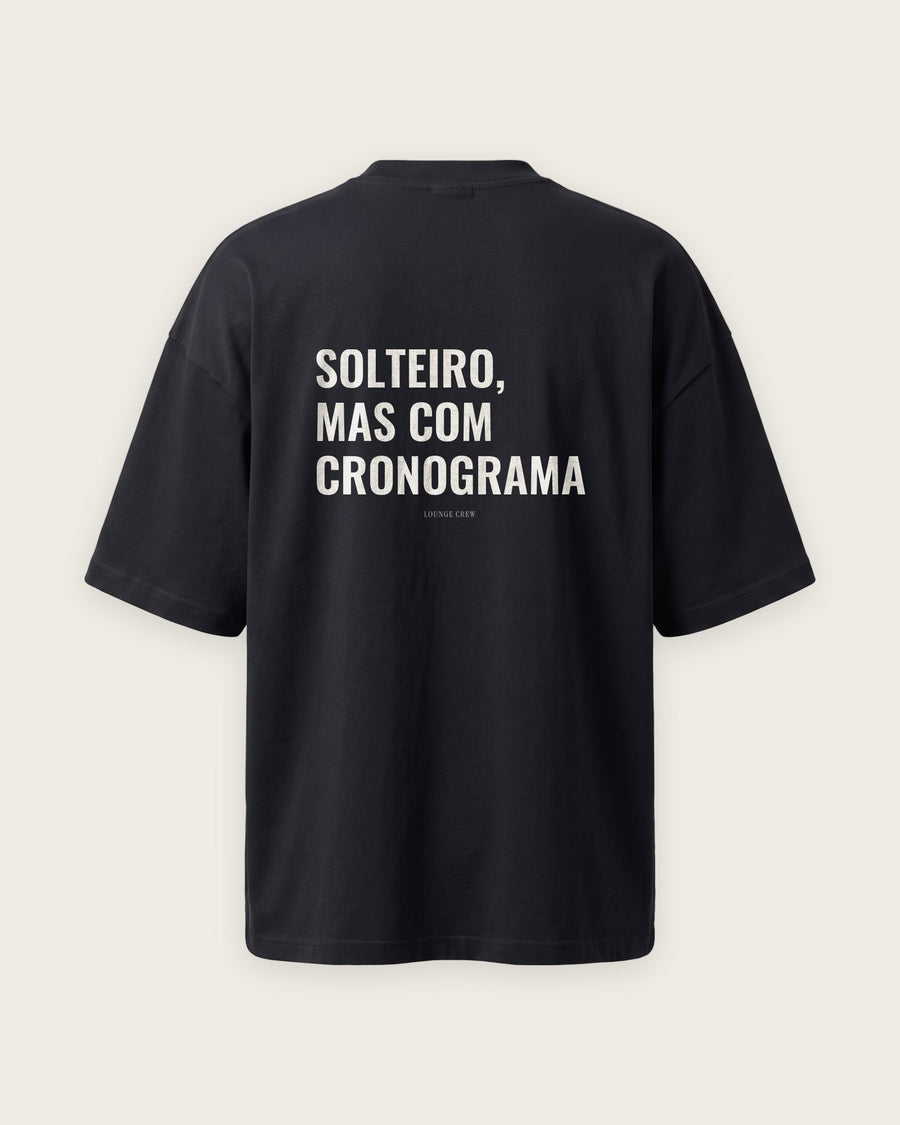Camiseta Oversized “Solteiro, Mas com Cronograma”