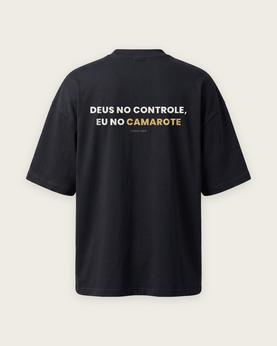 Camiseta Oversized “Deus no Controle, Eu no Camarote”
