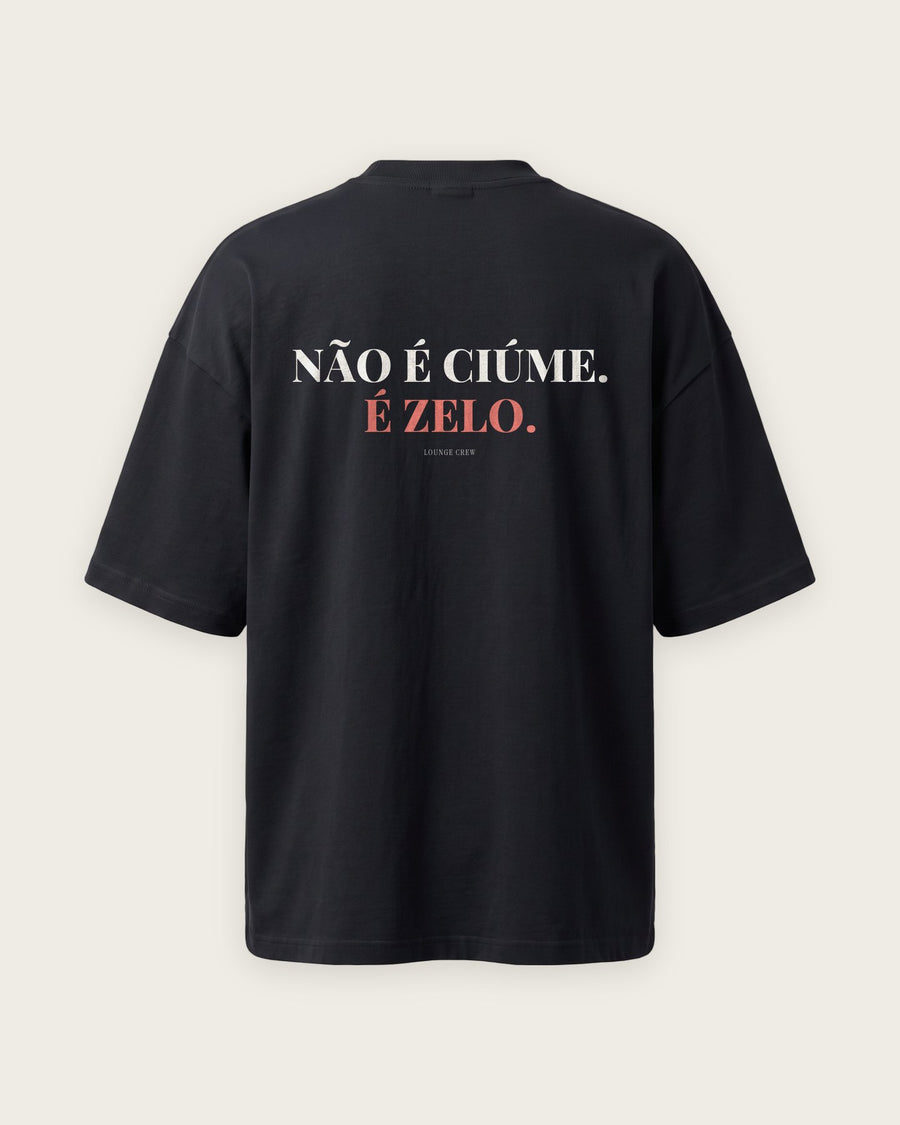 Camiseta Oversized “Não é Ciúme, é Zelo”