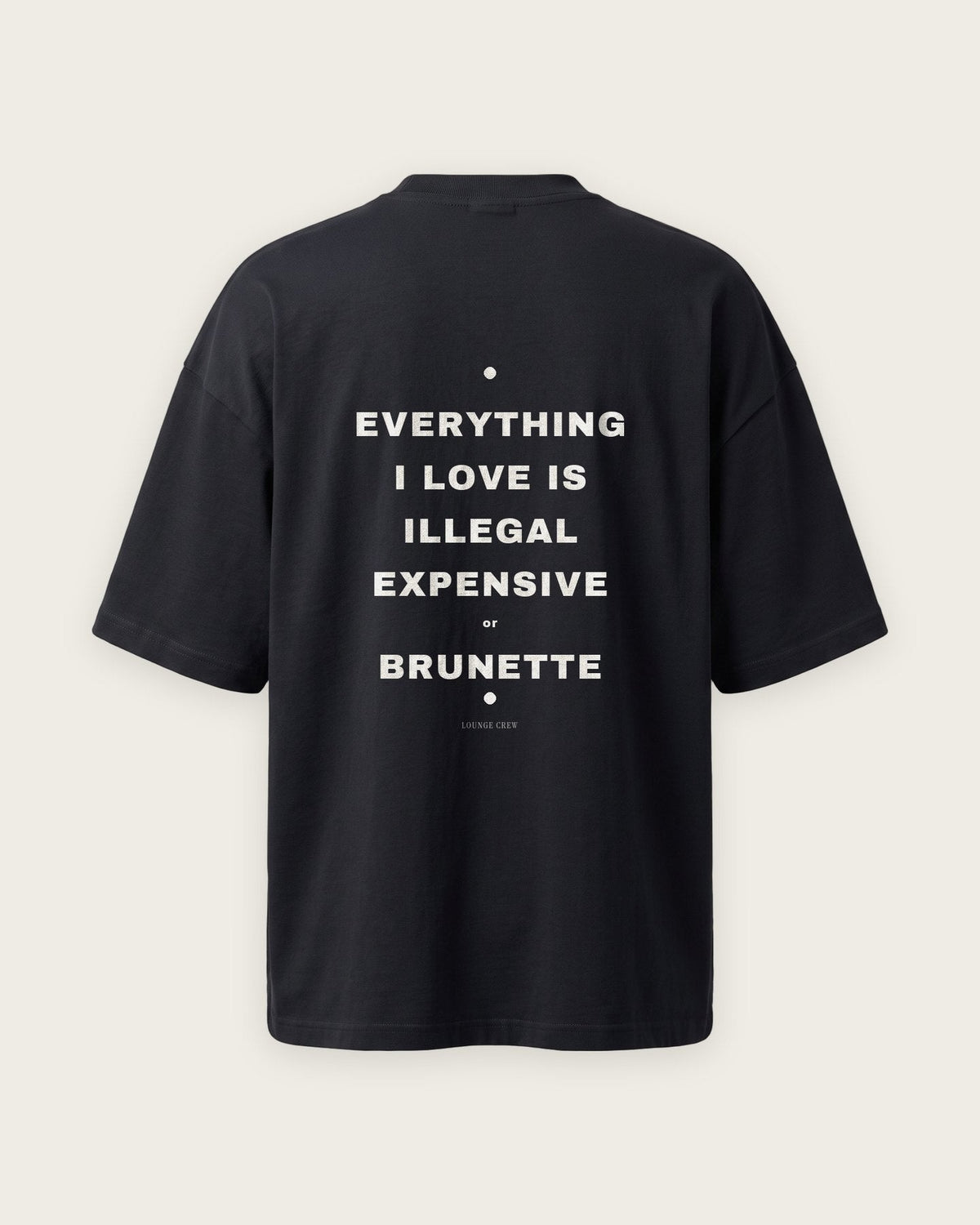 Camiseta Oversized “Everything I Love Is Illegal, Expensive or Brunette” — Preto